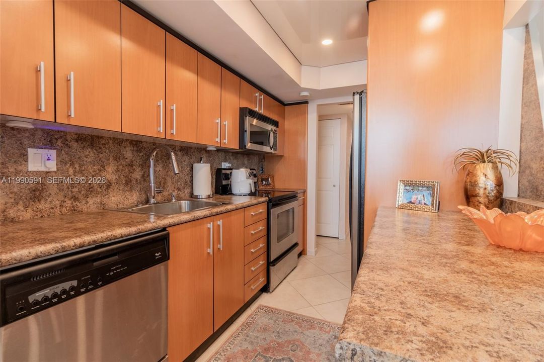 Active With Contract: $465,000 (2 beds, 2 baths, 1488 Square Feet)