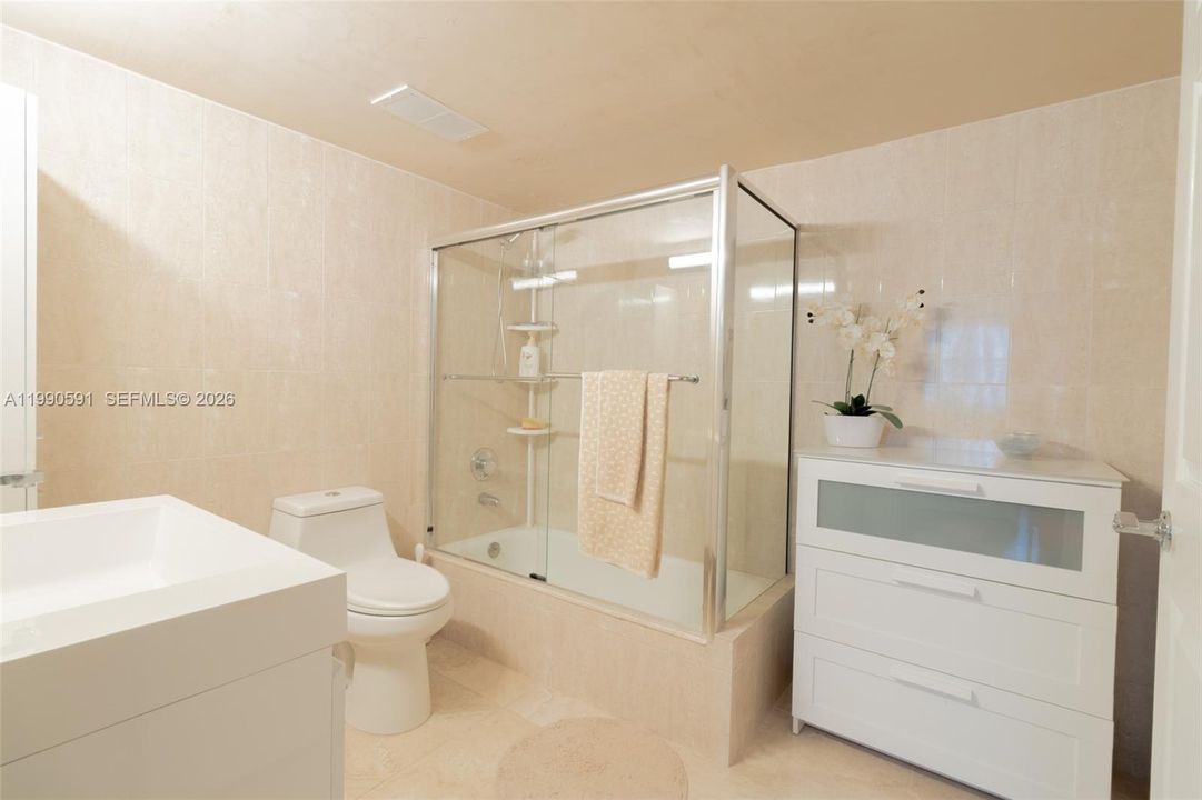 Active With Contract: $465,000 (2 beds, 2 baths, 1488 Square Feet)