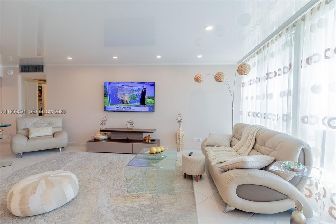 Active With Contract: $465,000 (2 beds, 2 baths, 1488 Square Feet)