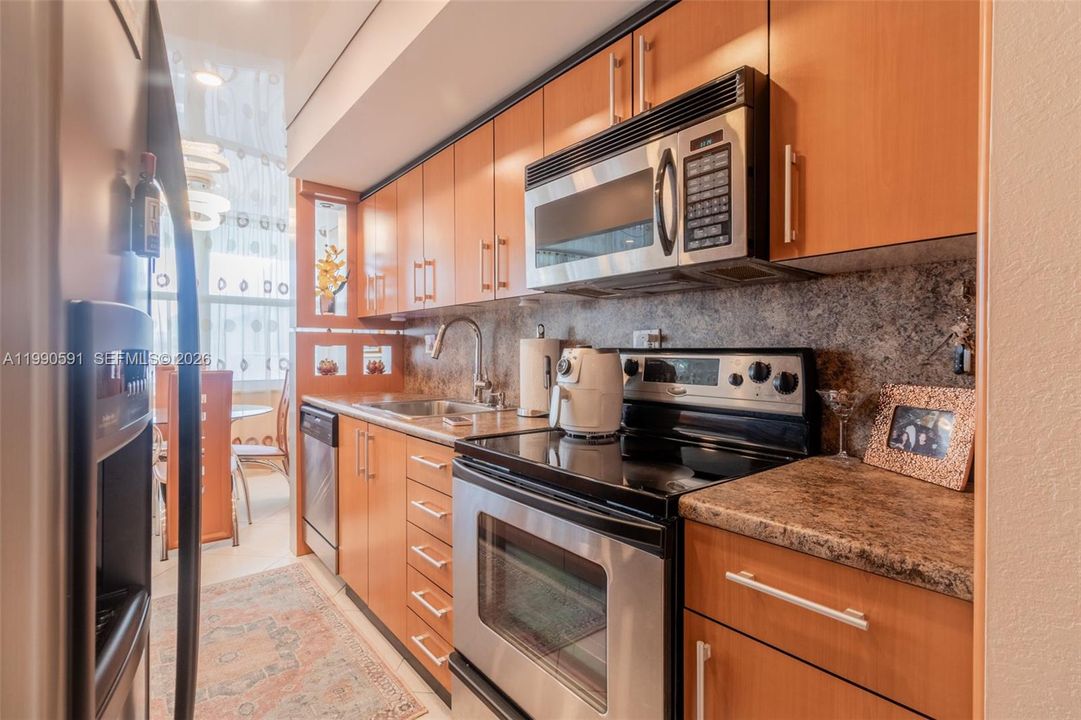 Active With Contract: $465,000 (2 beds, 2 baths, 1488 Square Feet)