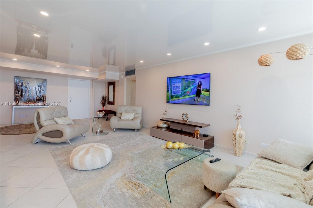 Active With Contract: $465,000 (2 beds, 2 baths, 1488 Square Feet)