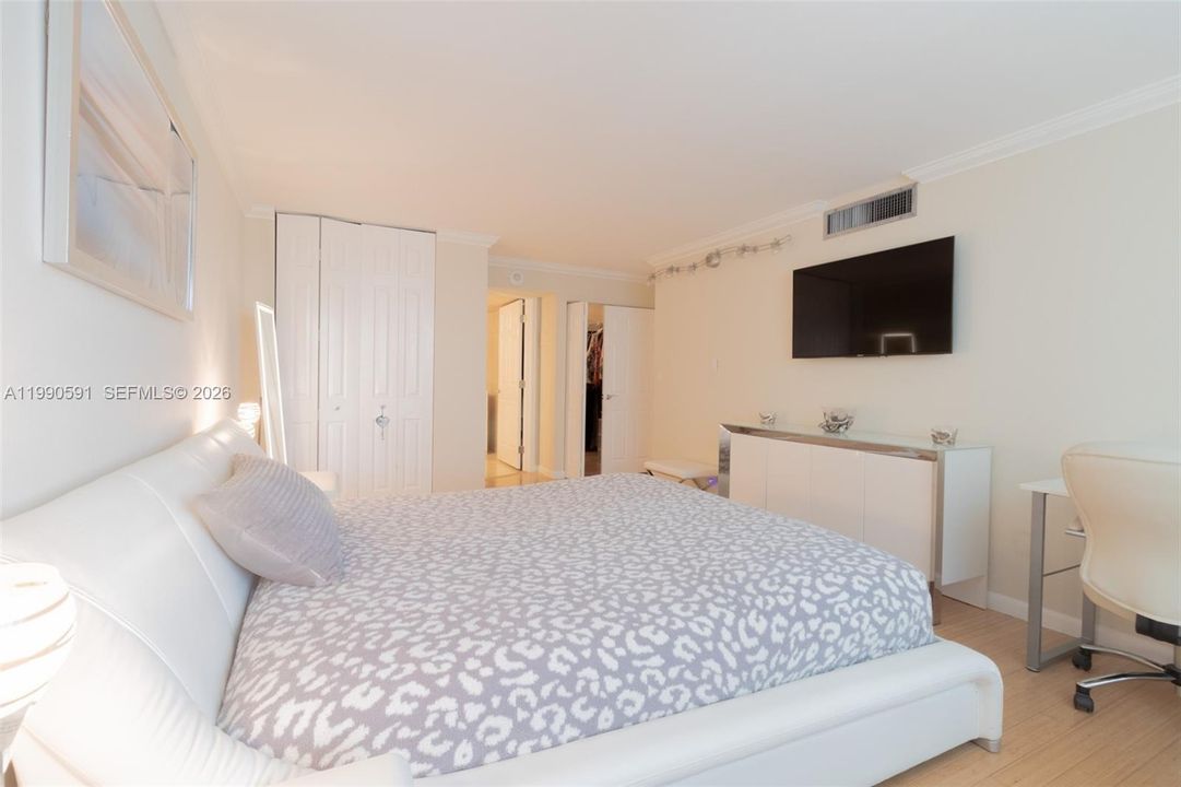 Active With Contract: $465,000 (2 beds, 2 baths, 1488 Square Feet)