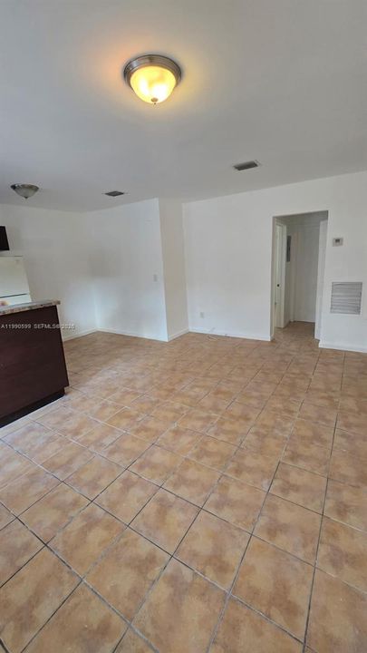 Active With Contract: $1,480 (1 beds, 1 baths, 600 Square Feet)