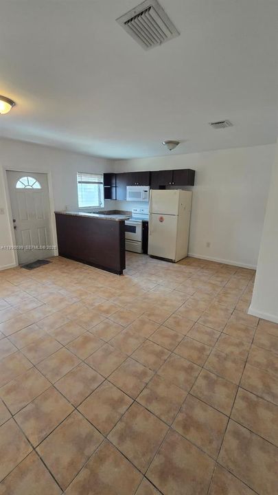 Active With Contract: $1,480 (1 beds, 1 baths, 600 Square Feet)