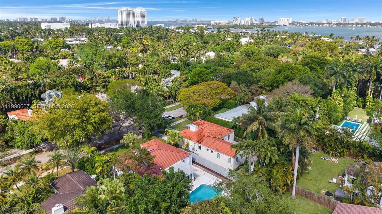 En Venta: $1,599,999 (3 camas, 3 baños, 1716 Pies cuadrados)