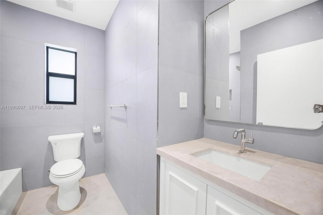 En Venta: $1,599,999 (3 camas, 3 baños, 1716 Pies cuadrados)