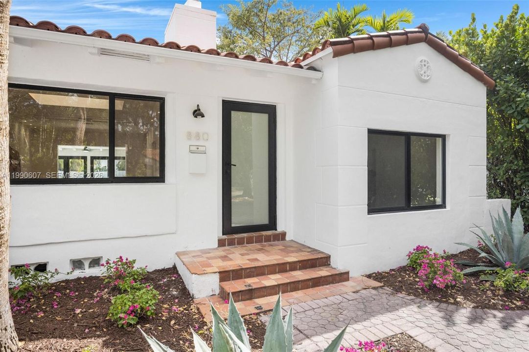 En Venta: $1,599,999 (3 camas, 3 baños, 1716 Pies cuadrados)