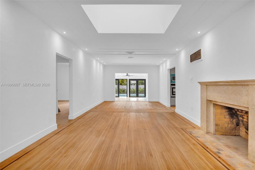 En Venta: $1,599,999 (3 camas, 3 baños, 1716 Pies cuadrados)