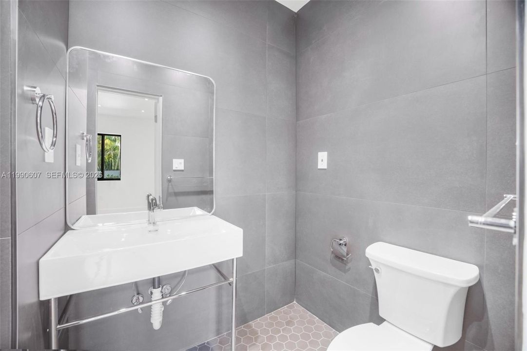 En Venta: $1,599,999 (3 camas, 3 baños, 1716 Pies cuadrados)