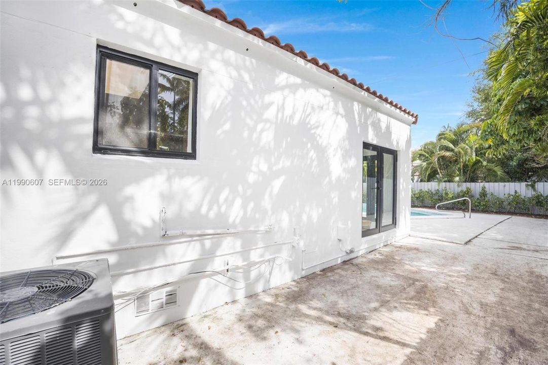 En Venta: $1,599,999 (3 camas, 3 baños, 1716 Pies cuadrados)