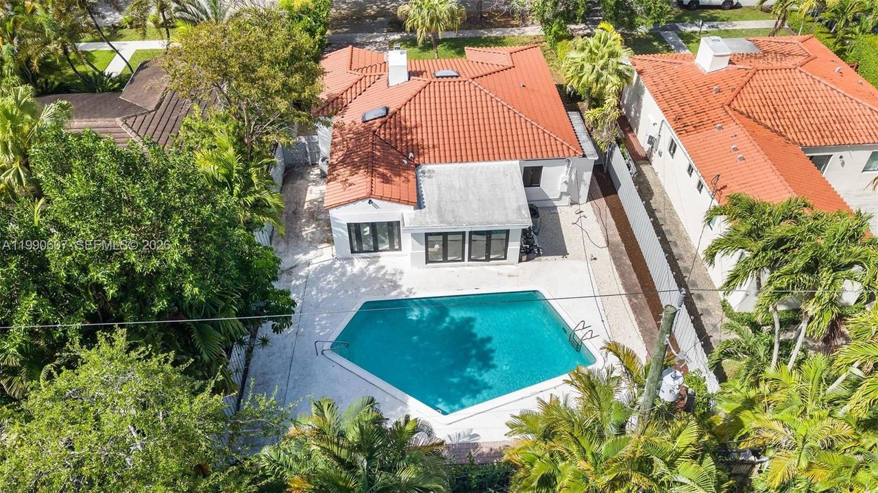 En Venta: $1,599,999 (3 camas, 3 baños, 1716 Pies cuadrados)