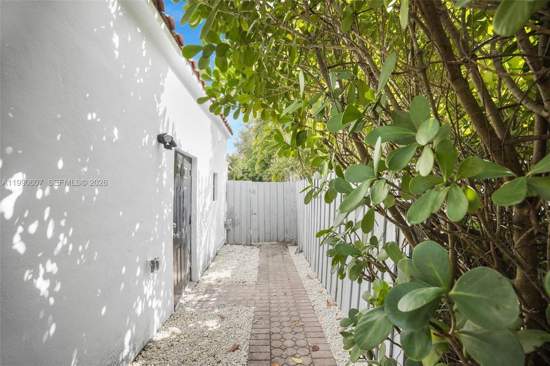 En Venta: $1,599,999 (3 camas, 3 baños, 1716 Pies cuadrados)