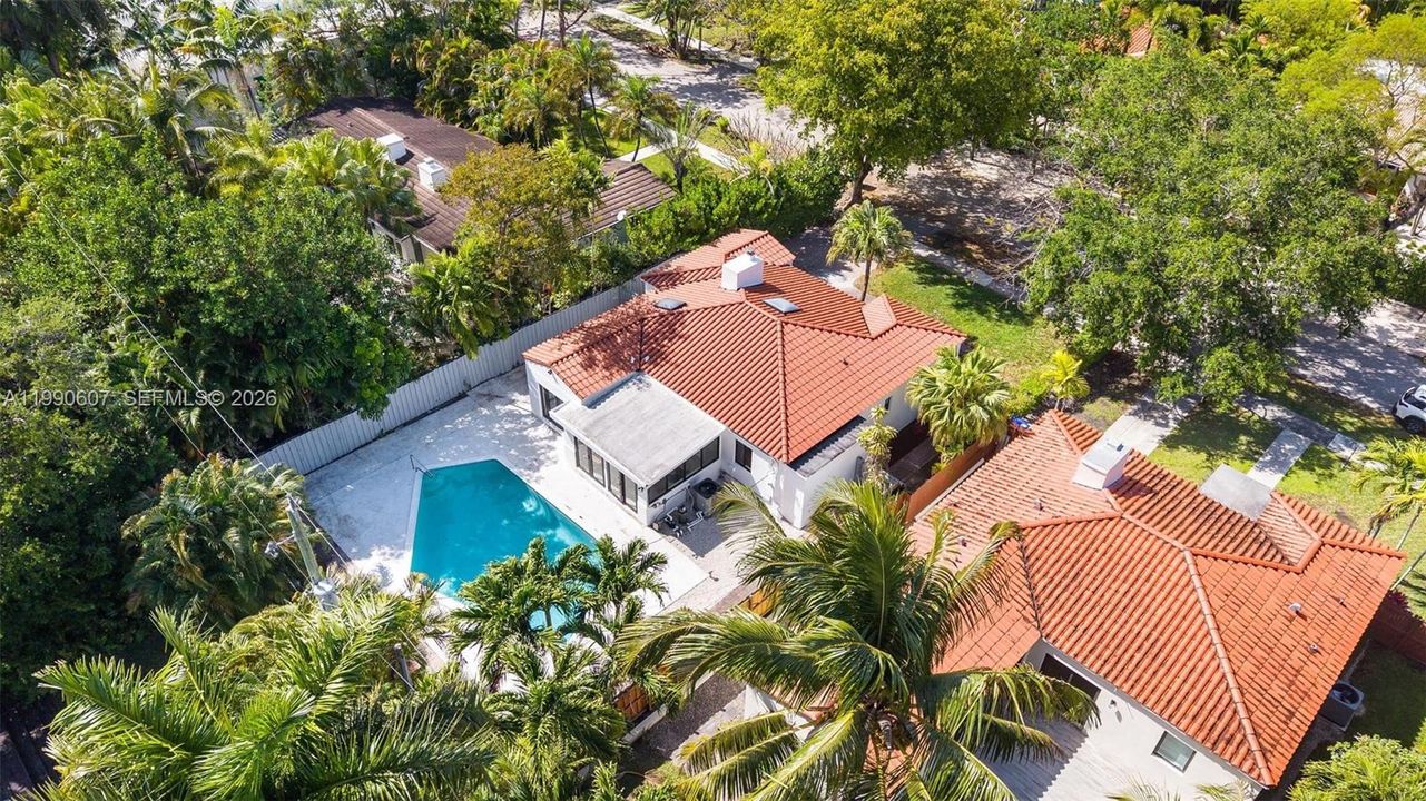 En Venta: $1,599,999 (3 camas, 3 baños, 1716 Pies cuadrados)