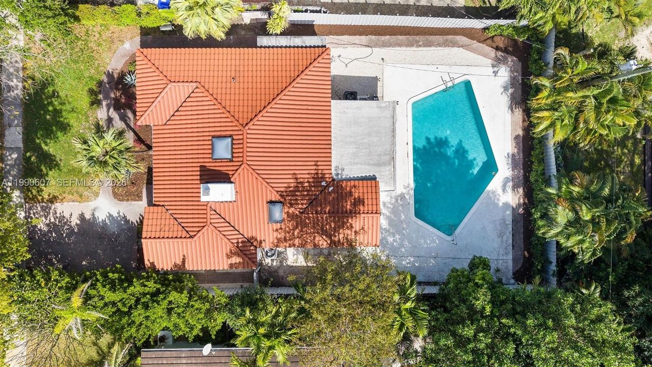 En Venta: $1,599,999 (3 camas, 3 baños, 1716 Pies cuadrados)