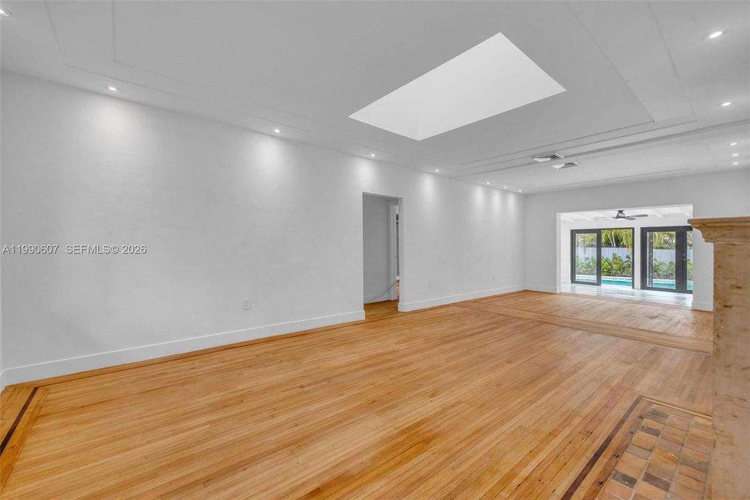 En Venta: $1,599,999 (3 camas, 3 baños, 1716 Pies cuadrados)