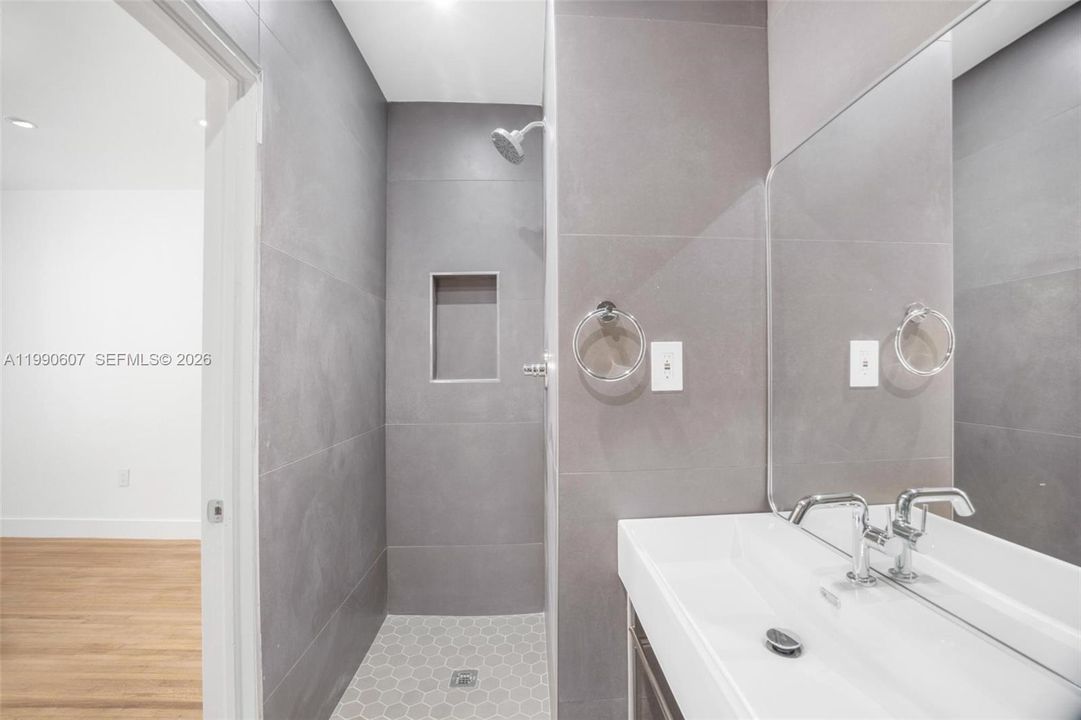 En Venta: $1,599,999 (3 camas, 3 baños, 1716 Pies cuadrados)
