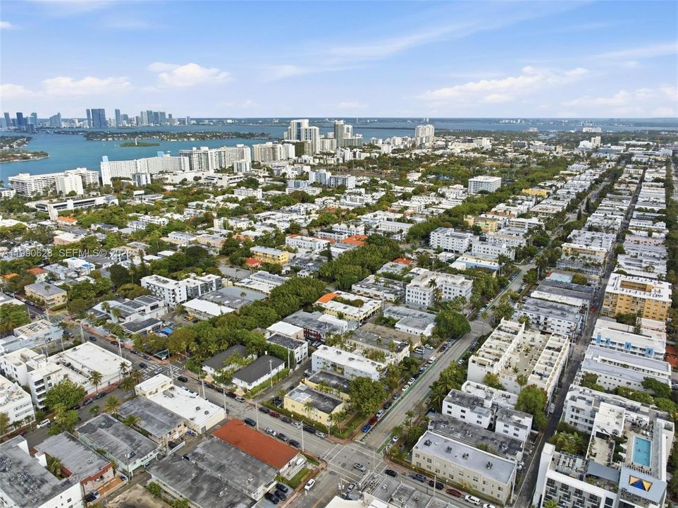 На продажу: $399,000 (2 спален, 2 ванн, 825 Квадратных фут)