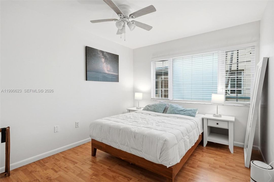 На продажу: $399,000 (2 спален, 2 ванн, 825 Квадратных фут)