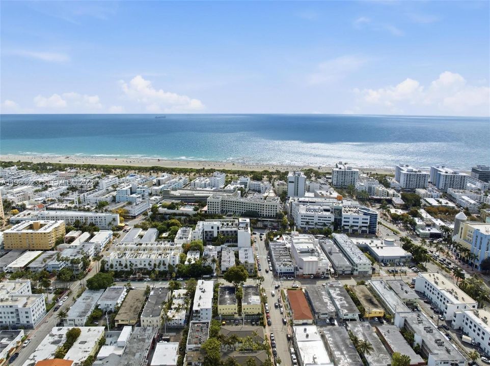 На продажу: $399,000 (2 спален, 2 ванн, 825 Квадратных фут)