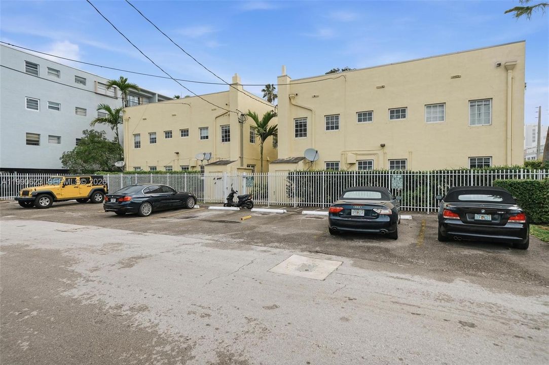 На продажу: $399,000 (2 спален, 2 ванн, 825 Квадратных фут)