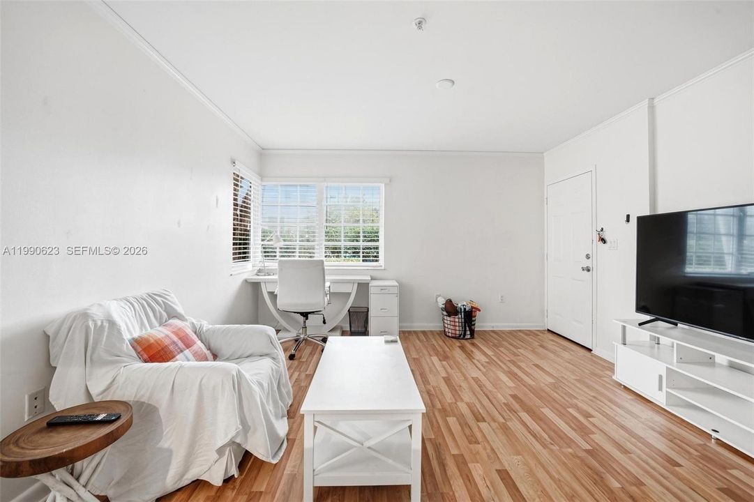 На продажу: $399,000 (2 спален, 2 ванн, 825 Квадратных фут)