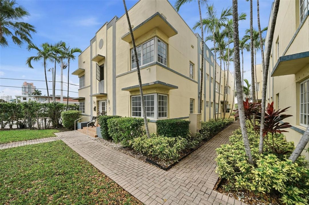 На продажу: $399,000 (2 спален, 2 ванн, 825 Квадратных фут)