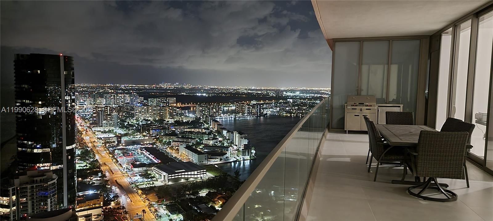 En Venta: $4,050,000 (3 camas, 3 baños, 2271 Pies cuadrados)