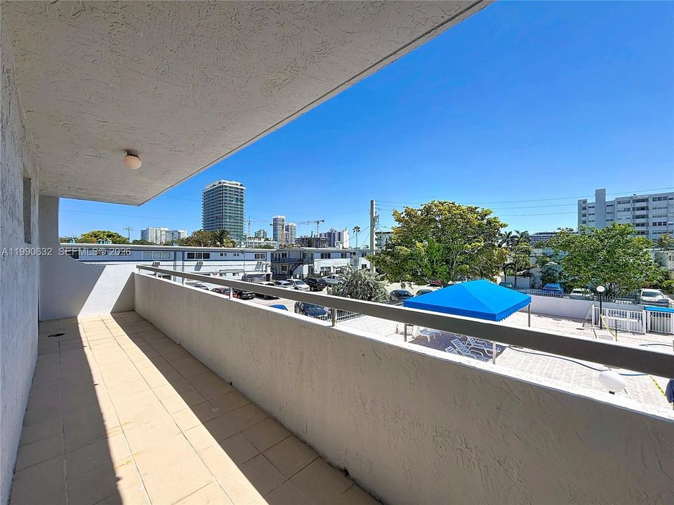 Под контрактом: $239,000 (2 спален, 2 ванн, 1083 Квадратных фут)