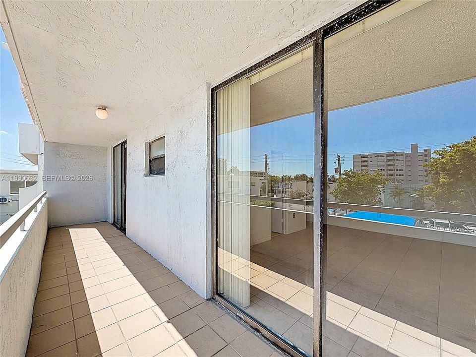 Под контрактом: $239,000 (2 спален, 2 ванн, 1083 Квадратных фут)