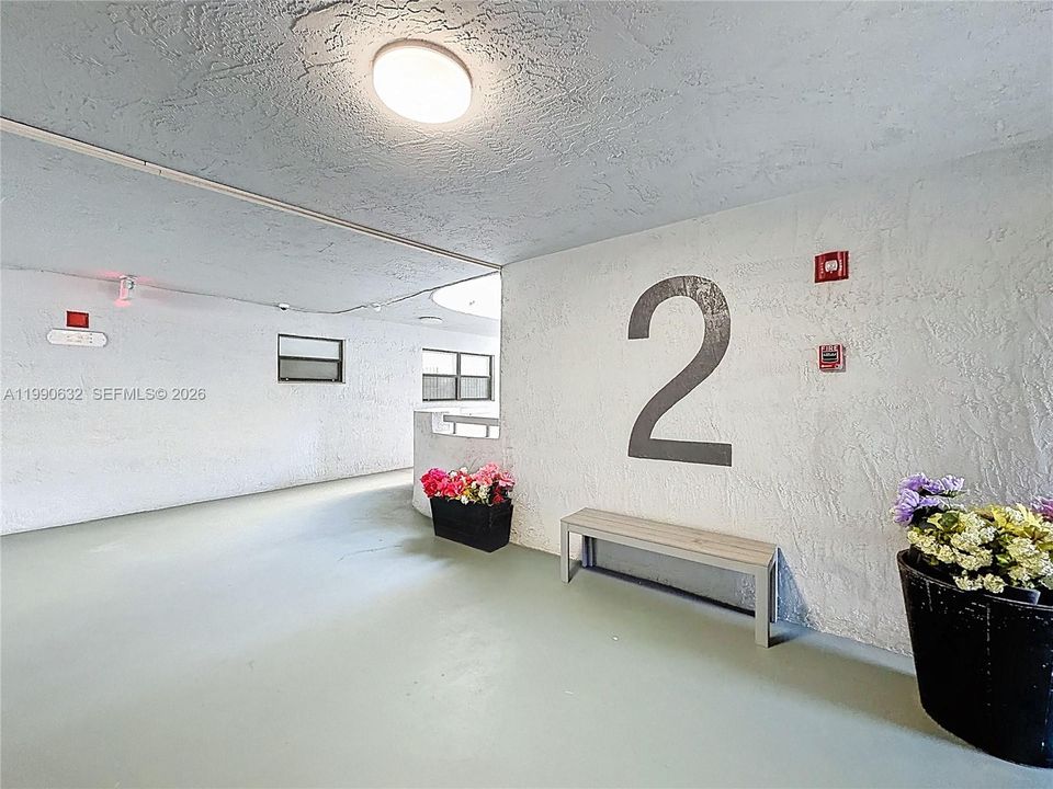 Под контрактом: $239,000 (2 спален, 2 ванн, 1083 Квадратных фут)