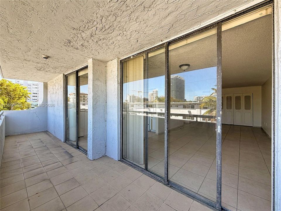 Под контрактом: $239,000 (2 спален, 2 ванн, 1083 Квадратных фут)