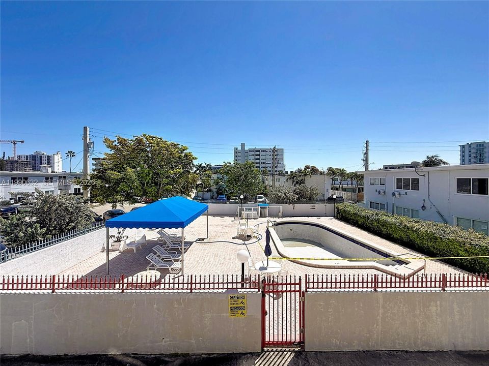 Под контрактом: $239,000 (2 спален, 2 ванн, 1083 Квадратных фут)