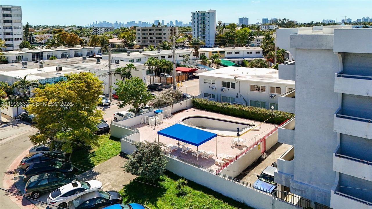 Под контрактом: $239,000 (2 спален, 2 ванн, 1083 Квадратных фут)