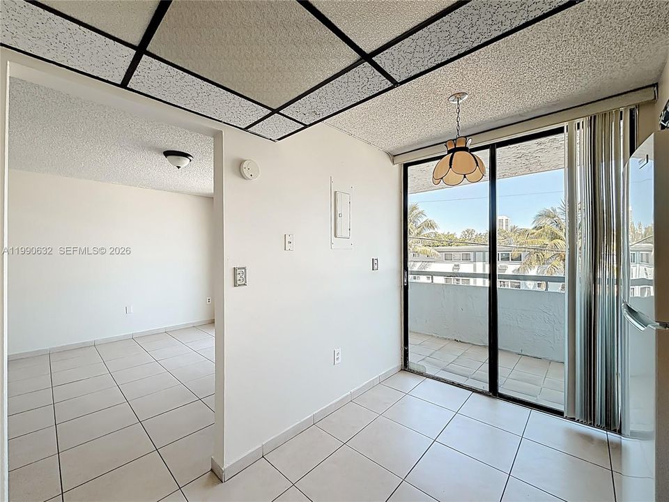 Под контрактом: $239,000 (2 спален, 2 ванн, 1083 Квадратных фут)