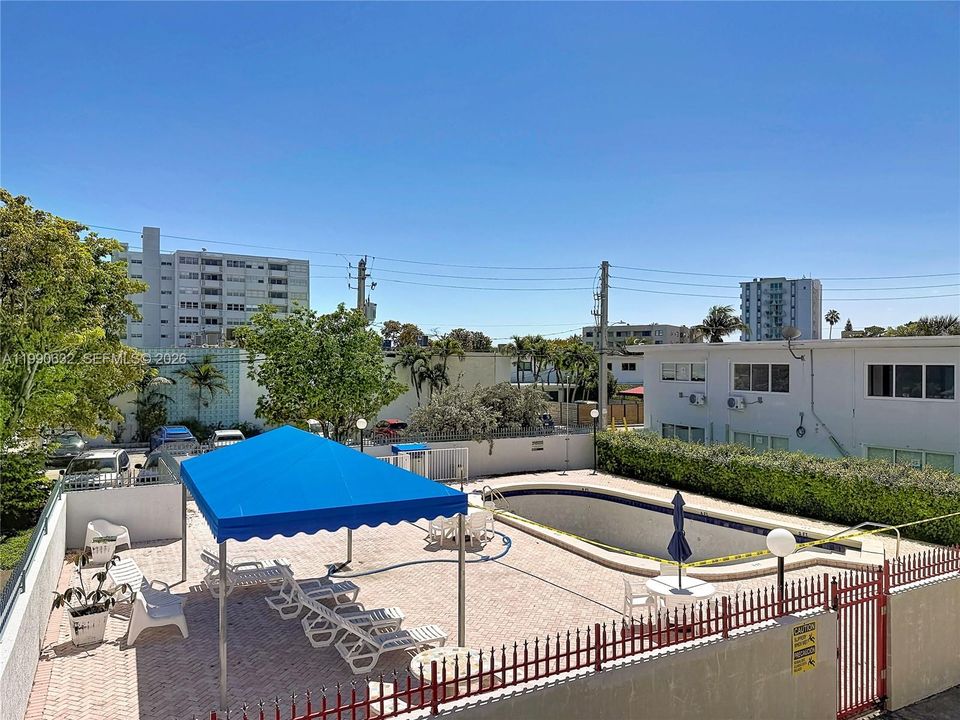 Под контрактом: $239,000 (2 спален, 2 ванн, 1083 Квадратных фут)