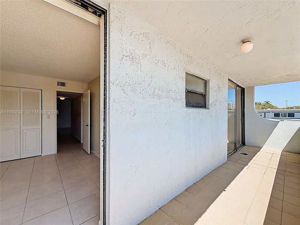 Под контрактом: $239,000 (2 спален, 2 ванн, 1083 Квадратных фут)