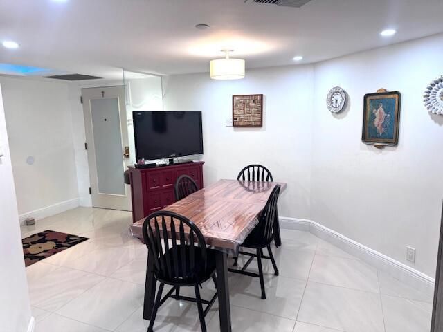Eat-in Kitchen