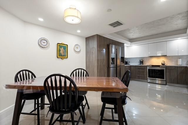 Eat-in Kitchen