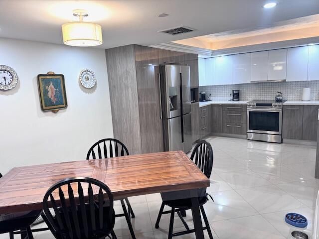 Eat-in Kitchen