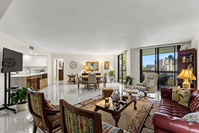 Living/Dining Area