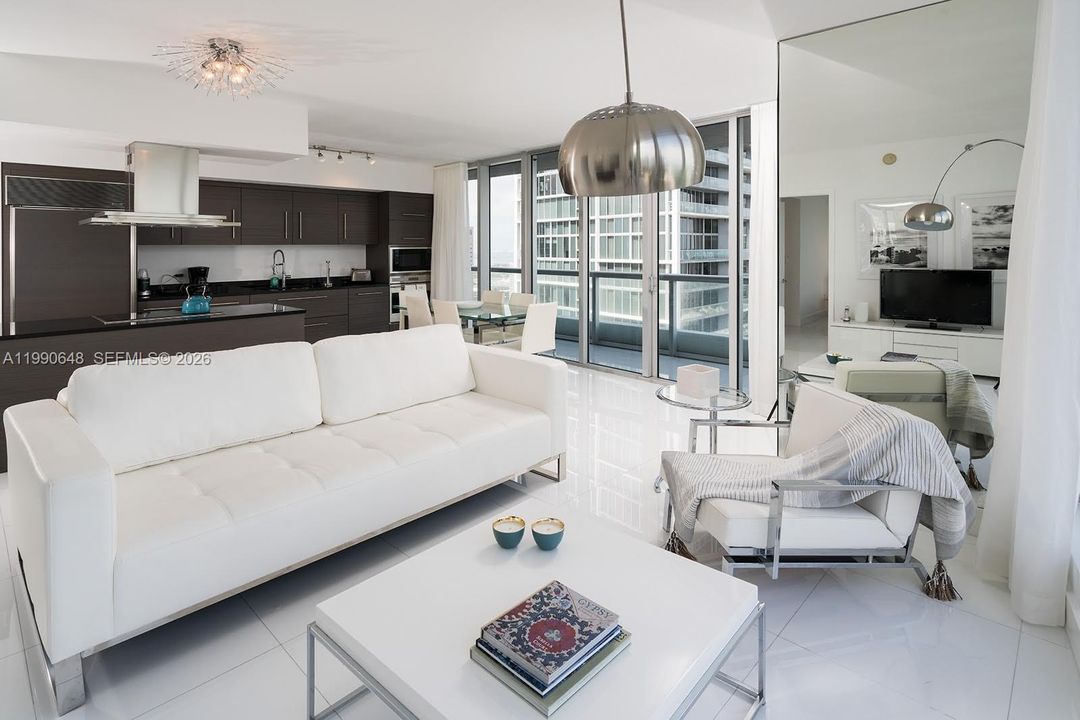 For Sale: $1,049,000 (2 beds, 2 baths, 1347 Square Feet)