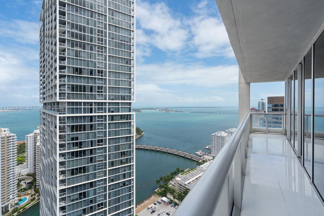For Sale: $1,049,000 (2 beds, 2 baths, 1347 Square Feet)