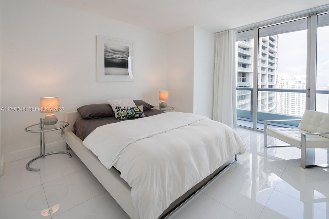 For Sale: $1,049,000 (2 beds, 2 baths, 1347 Square Feet)