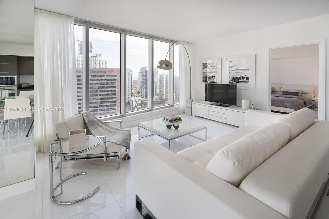 For Sale: $1,049,000 (2 beds, 2 baths, 1347 Square Feet)