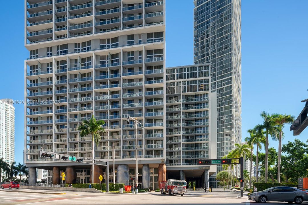 For Sale: $1,049,000 (2 beds, 2 baths, 1347 Square Feet)