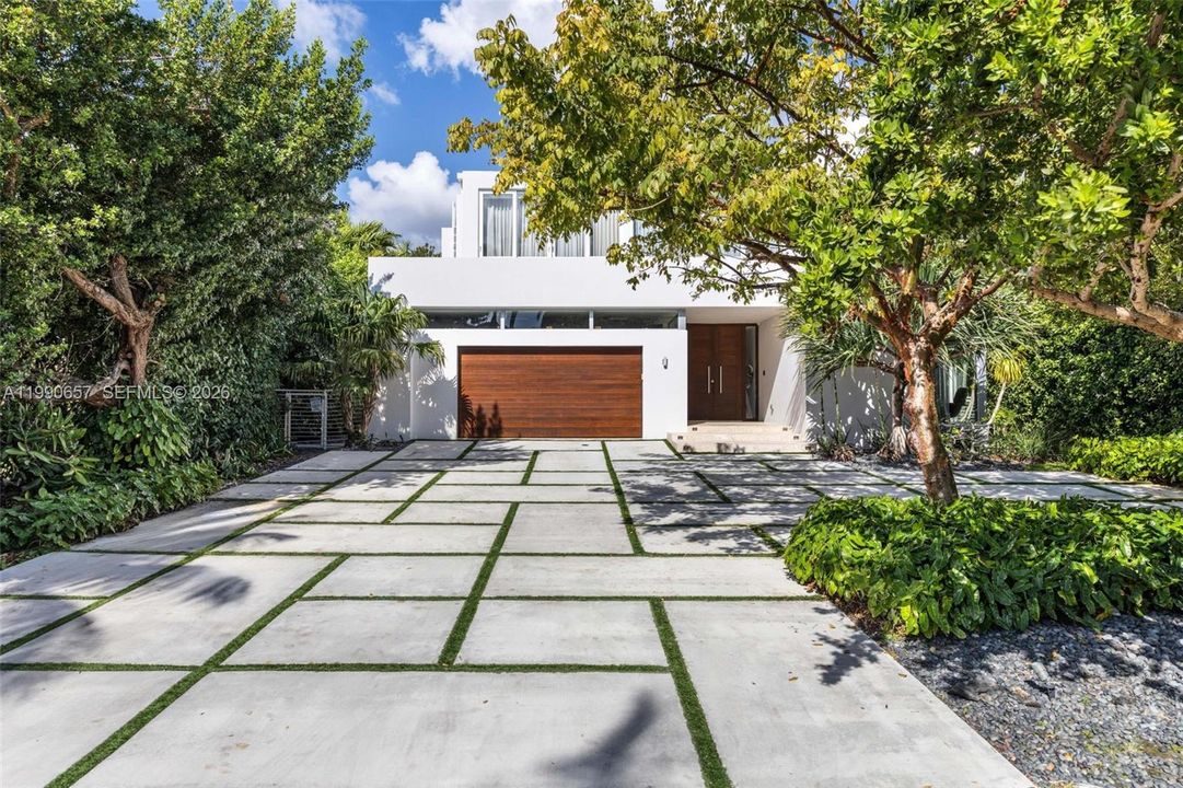 For Sale: $15,750,000 (7 beds, 7 baths, 5713 Square Feet)