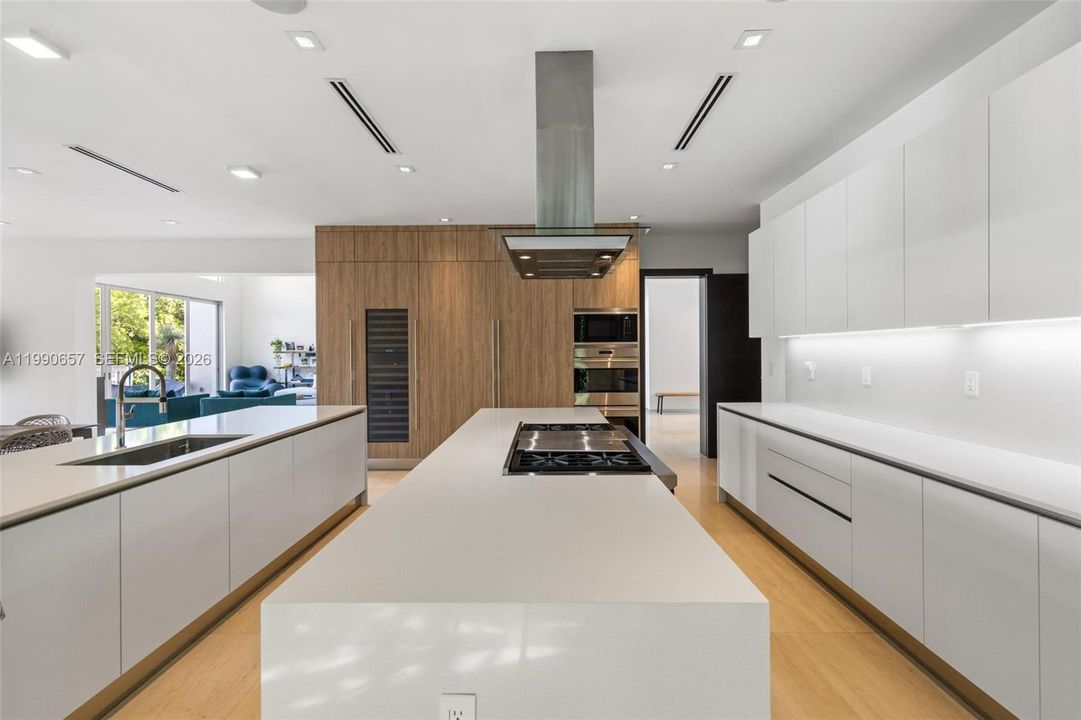 For Sale: $15,750,000 (7 beds, 7 baths, 5713 Square Feet)