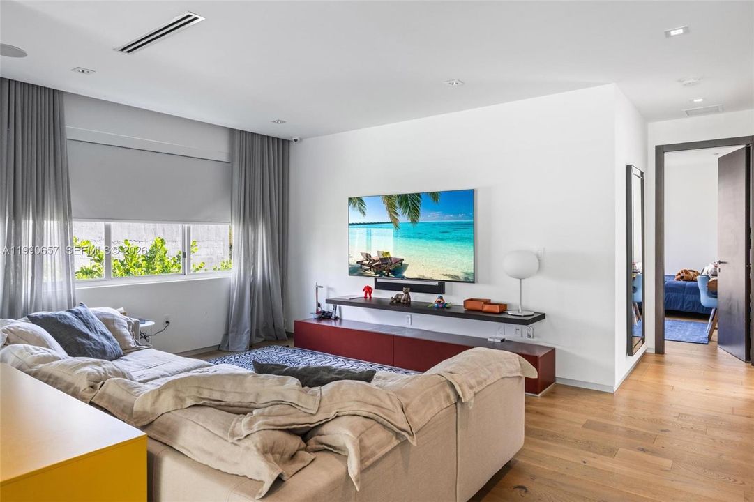 For Sale: $15,750,000 (7 beds, 7 baths, 5713 Square Feet)