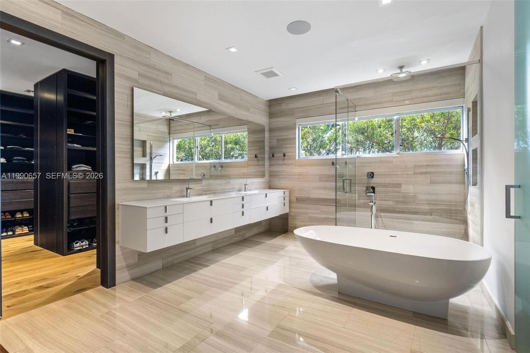 For Sale: $15,750,000 (7 beds, 7 baths, 5713 Square Feet)