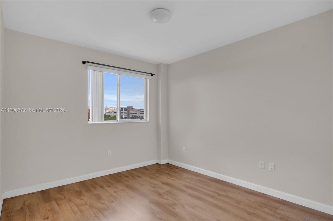 Active With Contract: $360,000 (2 beds, 2 baths, 897 Square Feet)
